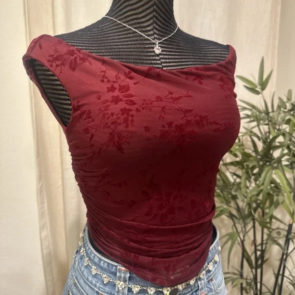 Elegant Floral Red Women's Top - Picture 3 of 5